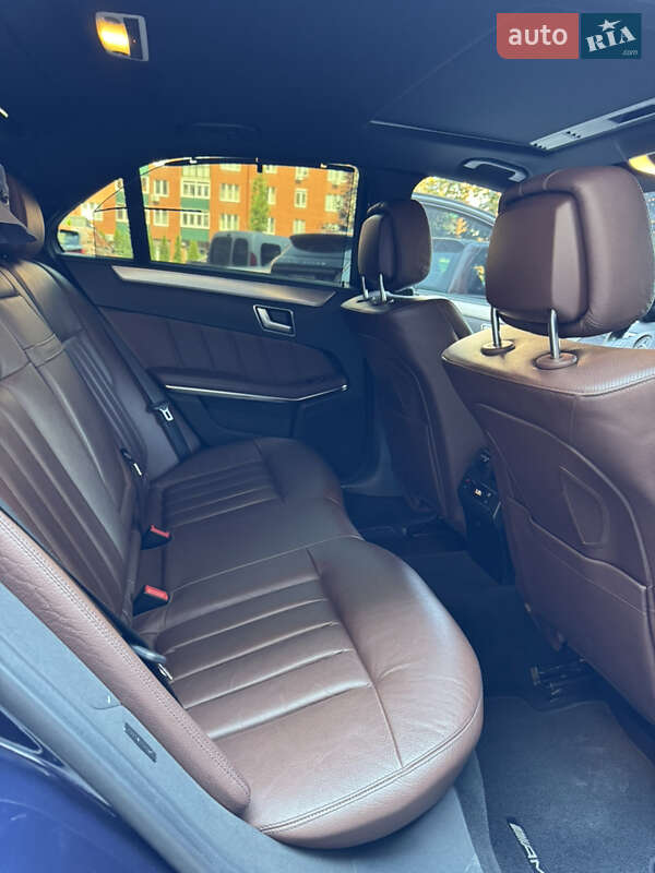 Седан Mercedes-Benz E-Class 2014 в Чернівцях