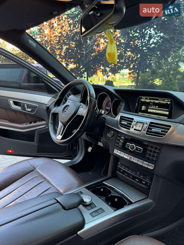 Седан Mercedes-Benz E-Class 2014 в Чернівцях