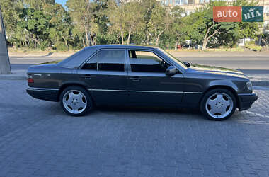 Седан Mercedes-Benz E-Class 1993 в 