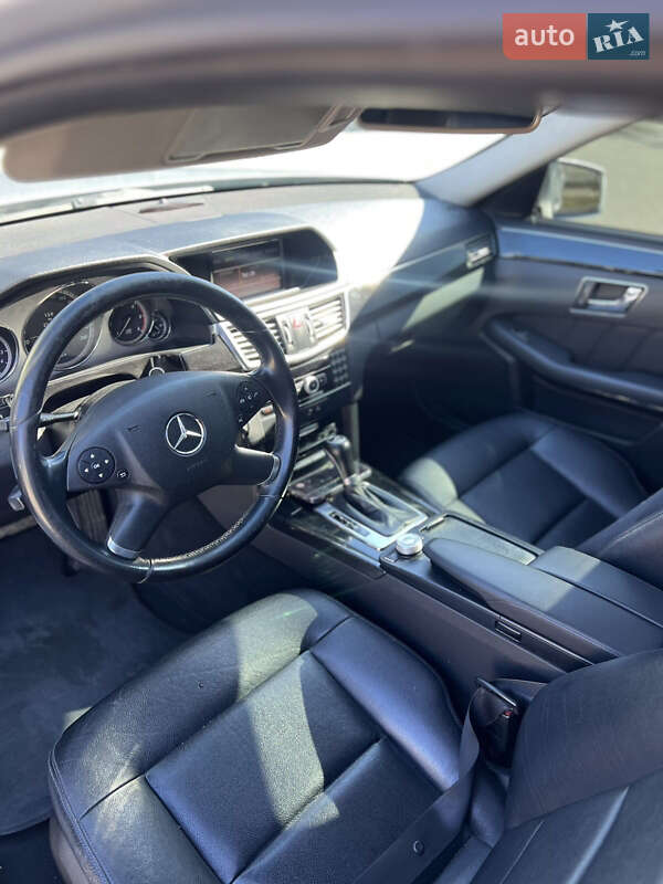 Седан Mercedes-Benz E-Class 2011 в Львове