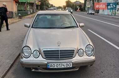 Седан Mercedes-Benz E-Class 2001 в Тлумаче