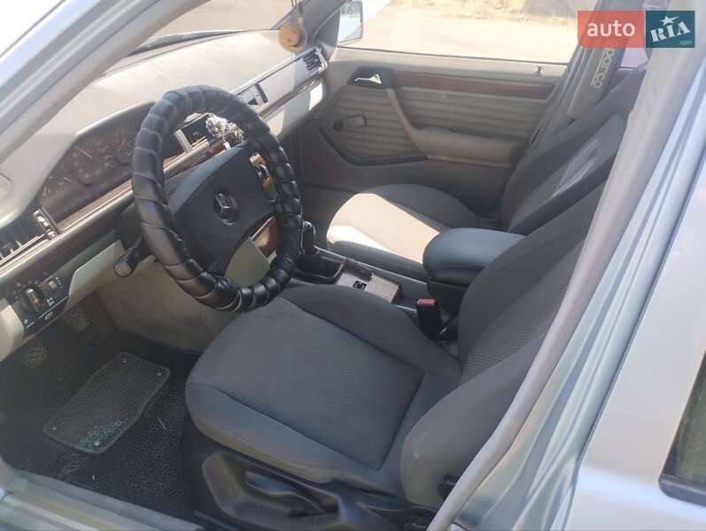 Седан Mercedes-Benz E-Class 1992 в Веселинове
