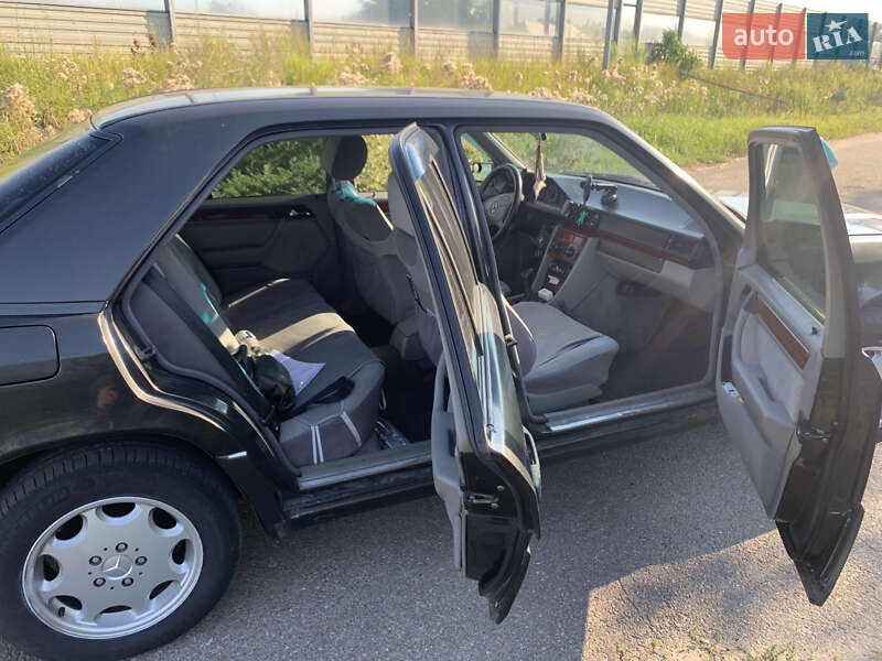 Седан Mercedes-Benz E-Class 1995 в Житомире