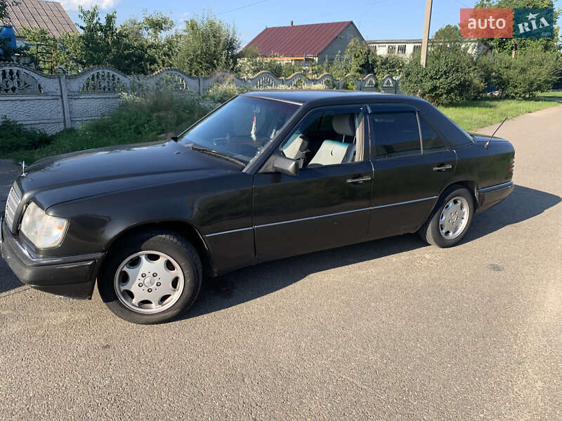 Седан Mercedes-Benz E-Class 1995 в Житомире