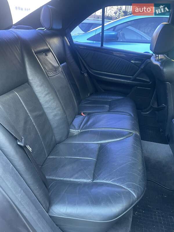 Седан Mercedes-Benz E-Class 1997 в Чернівцях