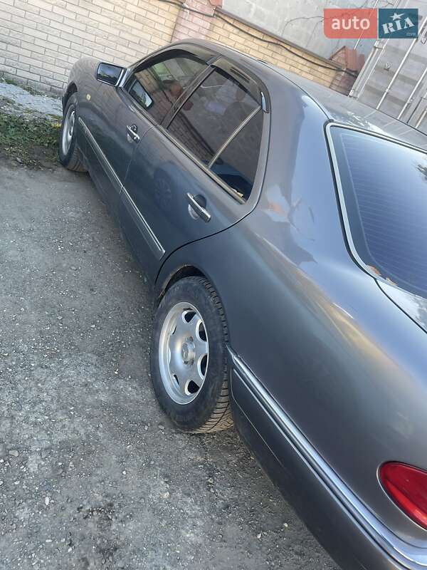 Седан Mercedes-Benz E-Class 1997 в Чернівцях