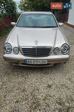 Седан Mercedes-Benz E-Class 2001 в Тлумаче