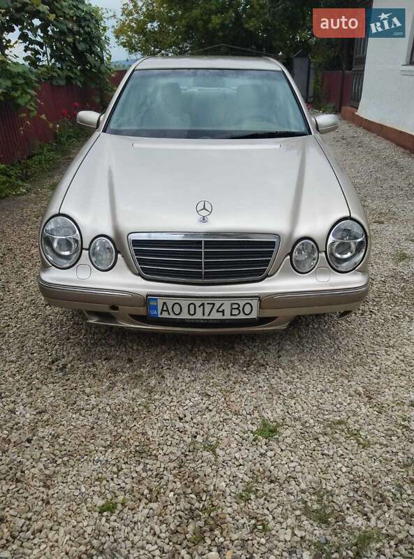 Седан Mercedes-Benz E-Class 2001 в 