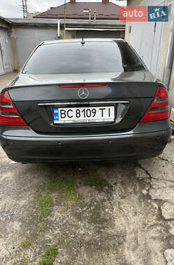 Седан Mercedes-Benz E-Class 2002 в  фото 4 Седан Mercedes-Benz E-Class 2002 в