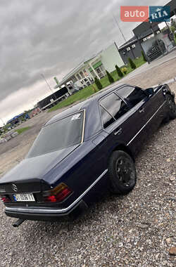 Седан Mercedes-Benz E-Class 1991 в  фото 3 Седан Mercedes-Benz E-Class 1991 в