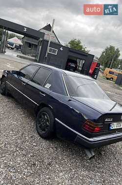 Седан Mercedes-Benz E-Class 1991 в  фото 9 Седан Mercedes-Benz E-Class 1991 в