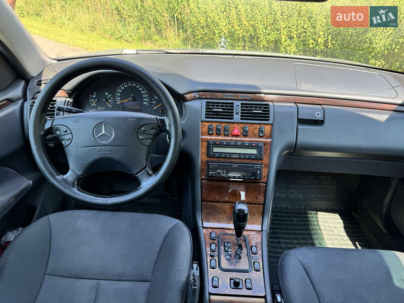 Универсал Mercedes-Benz E-Class 2001 в Львове