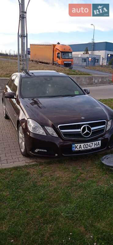 Седан Mercedes-Benz E-Class 2009 в Виноградове