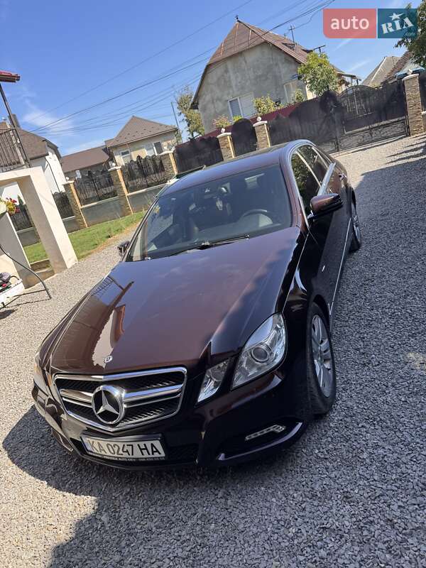 Седан Mercedes-Benz E-Class 2009 в Виноградове