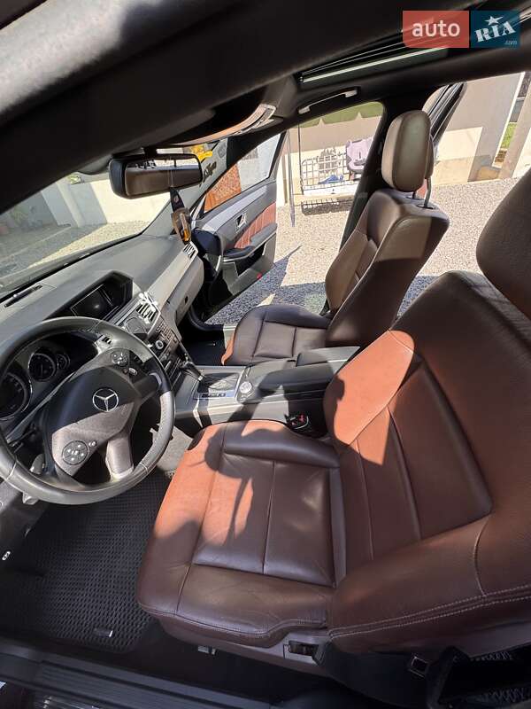 Седан Mercedes-Benz E-Class 2009 в Виноградове
