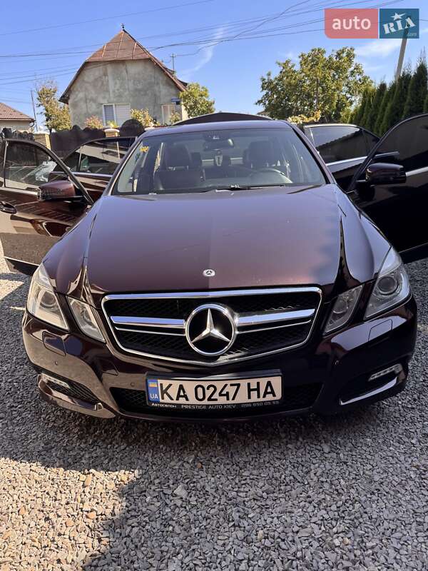 Седан Mercedes-Benz E-Class 2009 в Виноградове