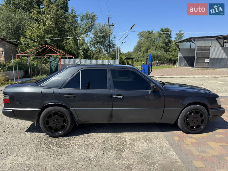 Седан Mercedes-Benz E-Class 1992 в Болехове