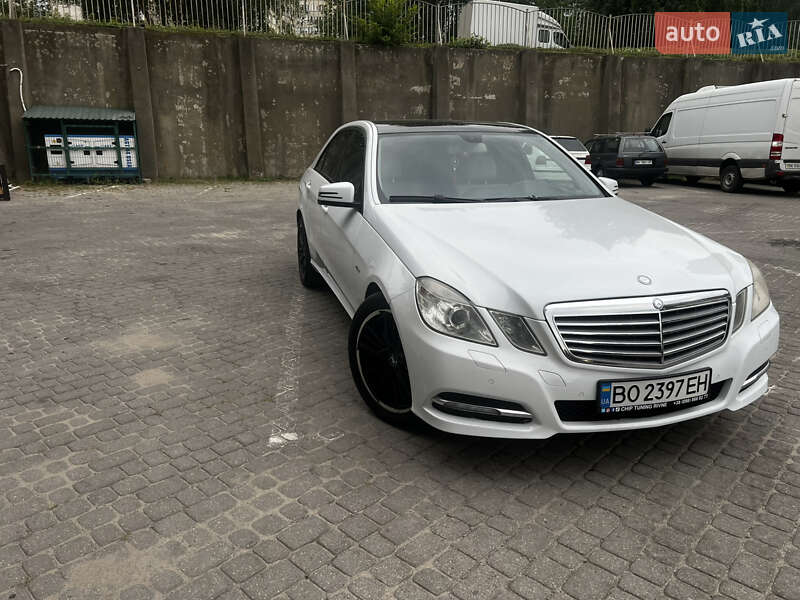 Седан Mercedes-Benz E-Class 2011 в Ровно