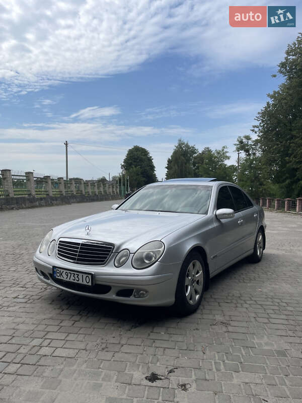 Седан Mercedes-Benz E-Class 2002 в Владимирце