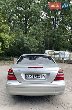Седан Mercedes-Benz E-Class 2002 в 