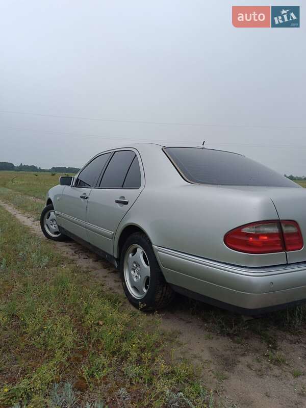 Седан Mercedes-Benz E-Class 1999 в Виннице