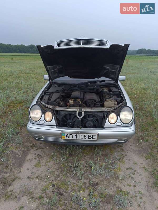 Седан Mercedes-Benz E-Class 1999 в Виннице