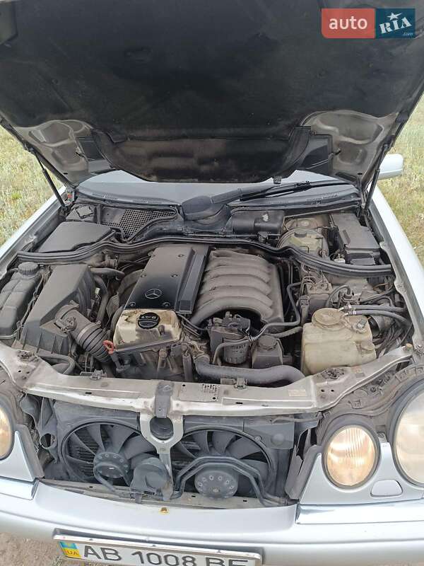 Седан Mercedes-Benz E-Class 1999 в Виннице
