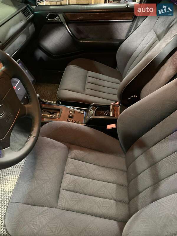 Седан Mercedes-Benz E-Class 1994 в Сумах
