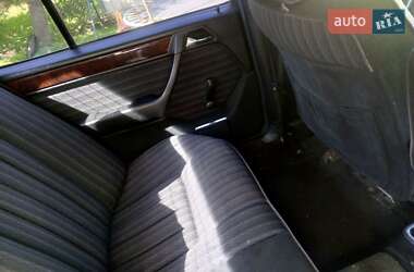 Седан Mercedes-Benz E-Class 1992 в 