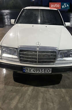 Седан Mercedes-Benz E-Class 1989 в Деражне