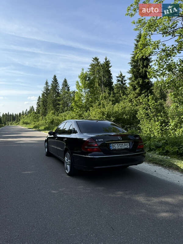 Седан Mercedes-Benz E-Class 2002 в Турке