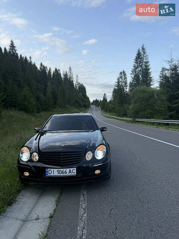 Седан Mercedes-Benz E-Class 2002 в Турке