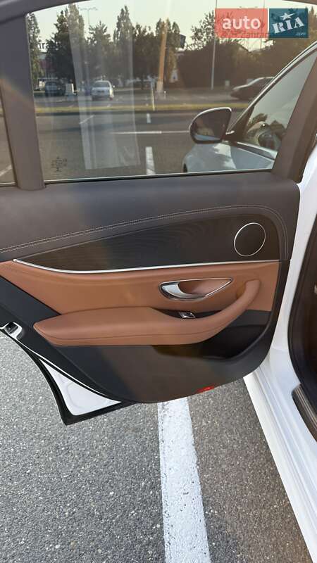 Седан Mercedes-Benz E-Class 2022 в Києві