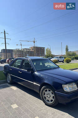 Седан Mercedes-Benz E-Class 1995 в Ужгороде