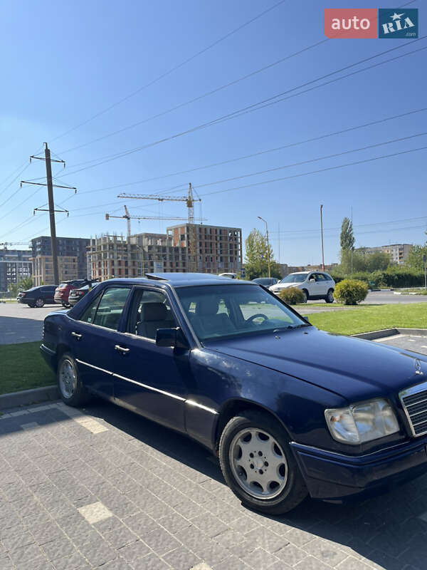 Mercedes-Benz E-Class 1995 Mercedes-Benz E-Class 1995