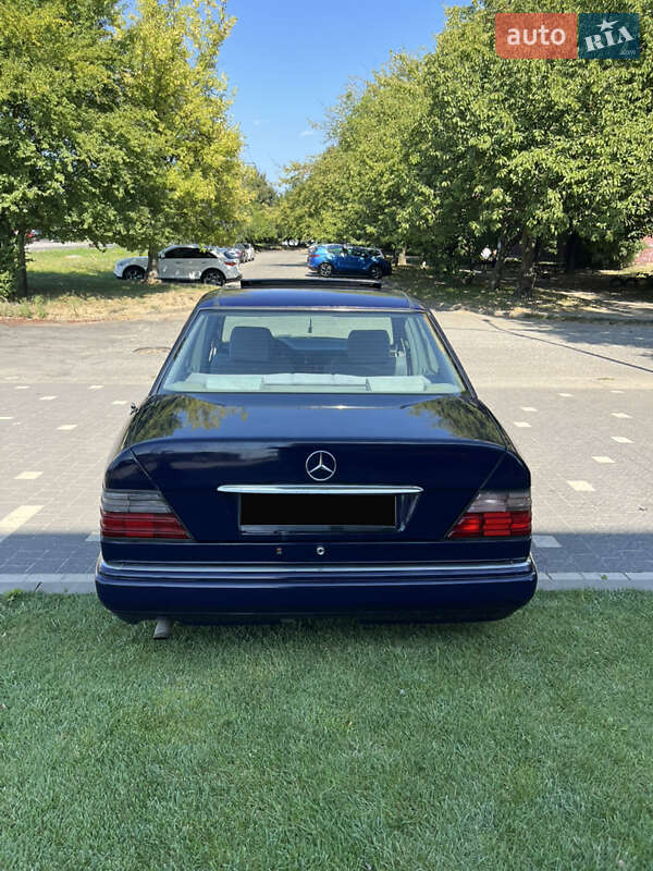 Седан Mercedes-Benz E-Class 1995 в Ужгороді