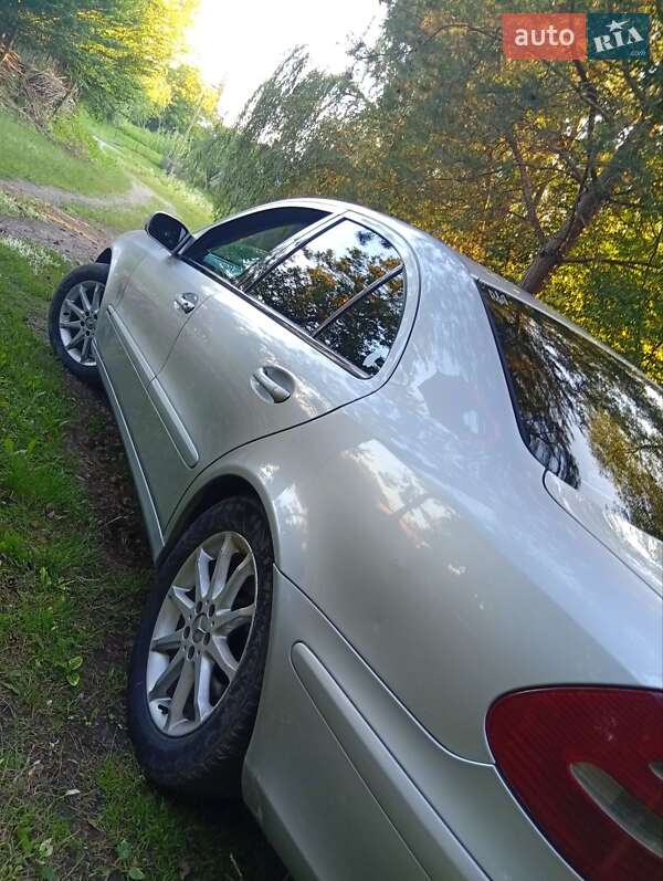 Седан Mercedes-Benz E-Class 2002 в Самборе