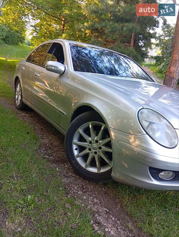 Седан Mercedes-Benz E-Class 2002 в Самборе