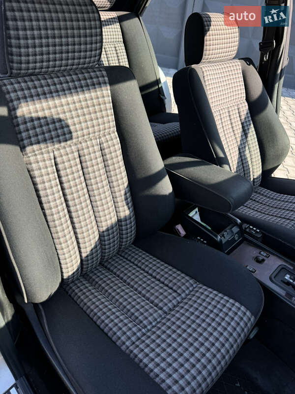 Седан Mercedes-Benz E-Class 1993 в Иршаве