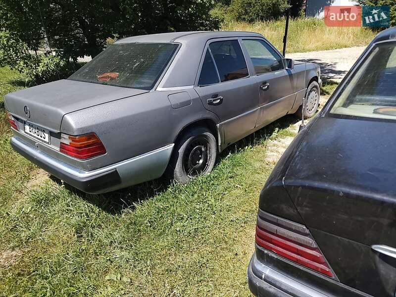 Седан Mercedes-Benz E-Class 1992 в Яремчі фото 3 Седан Mercedes-Benz E-Class 1992 в Яремчі