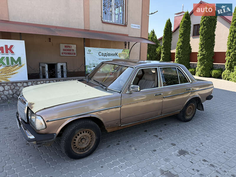 Седан Mercedes-Benz E-Class 1983 в Кременці