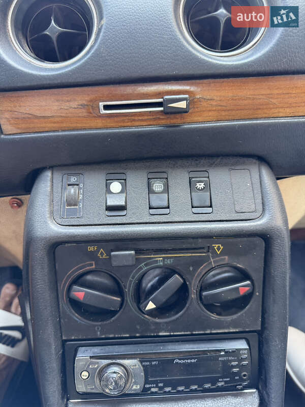 Седан Mercedes-Benz E-Class 1983 в Кременці