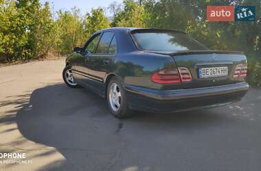 Седан Mercedes-Benz E-Class 2001 в 