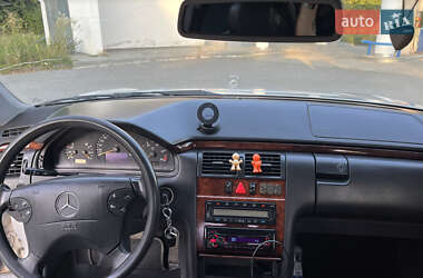 Седан Mercedes-Benz E-Class 2000 в 