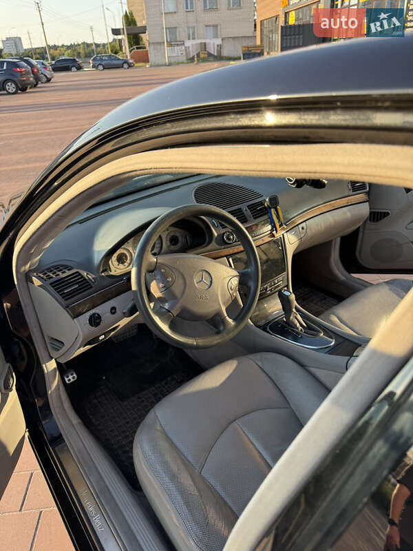 Седан Mercedes-Benz E-Class 2002 в Нетешине