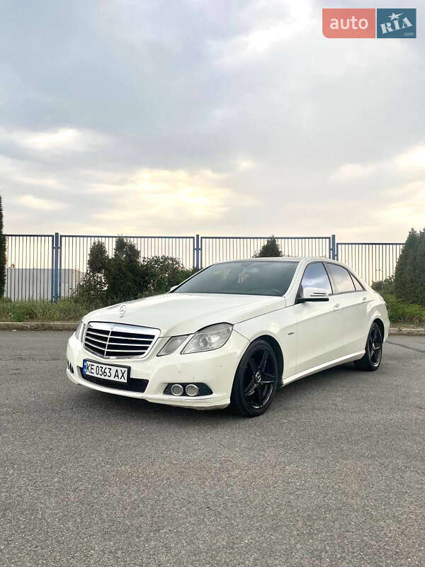 Mercedes-Benz E-Class 2011