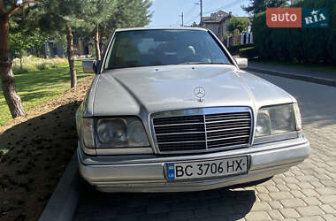 Седан Mercedes-Benz E-Class 1994 в Львове