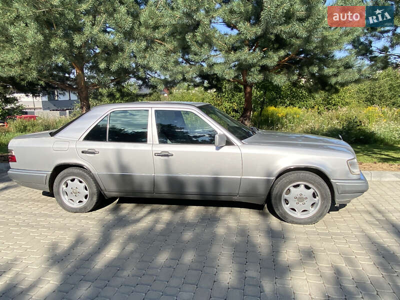 Седан Mercedes-Benz E-Class 1994 в Львове