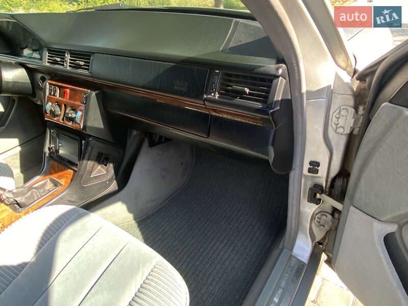 Седан Mercedes-Benz E-Class 1994 в Львове