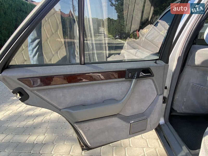 Седан Mercedes-Benz E-Class 1994 в Львове